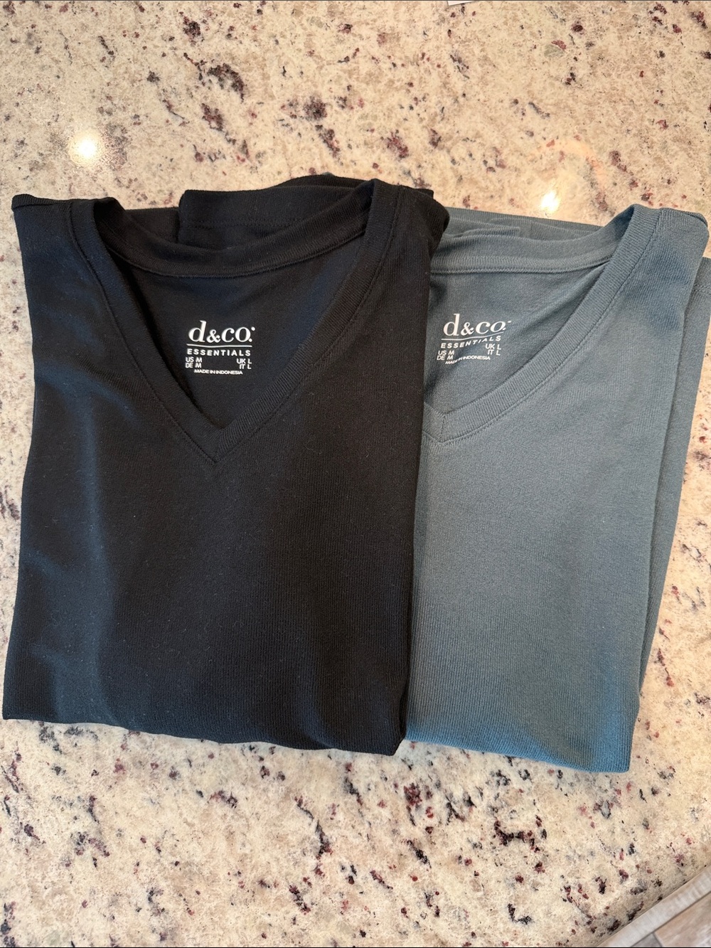 d&co. Essentials Women’s V-Neck Tee — Black and Slate Blue, M